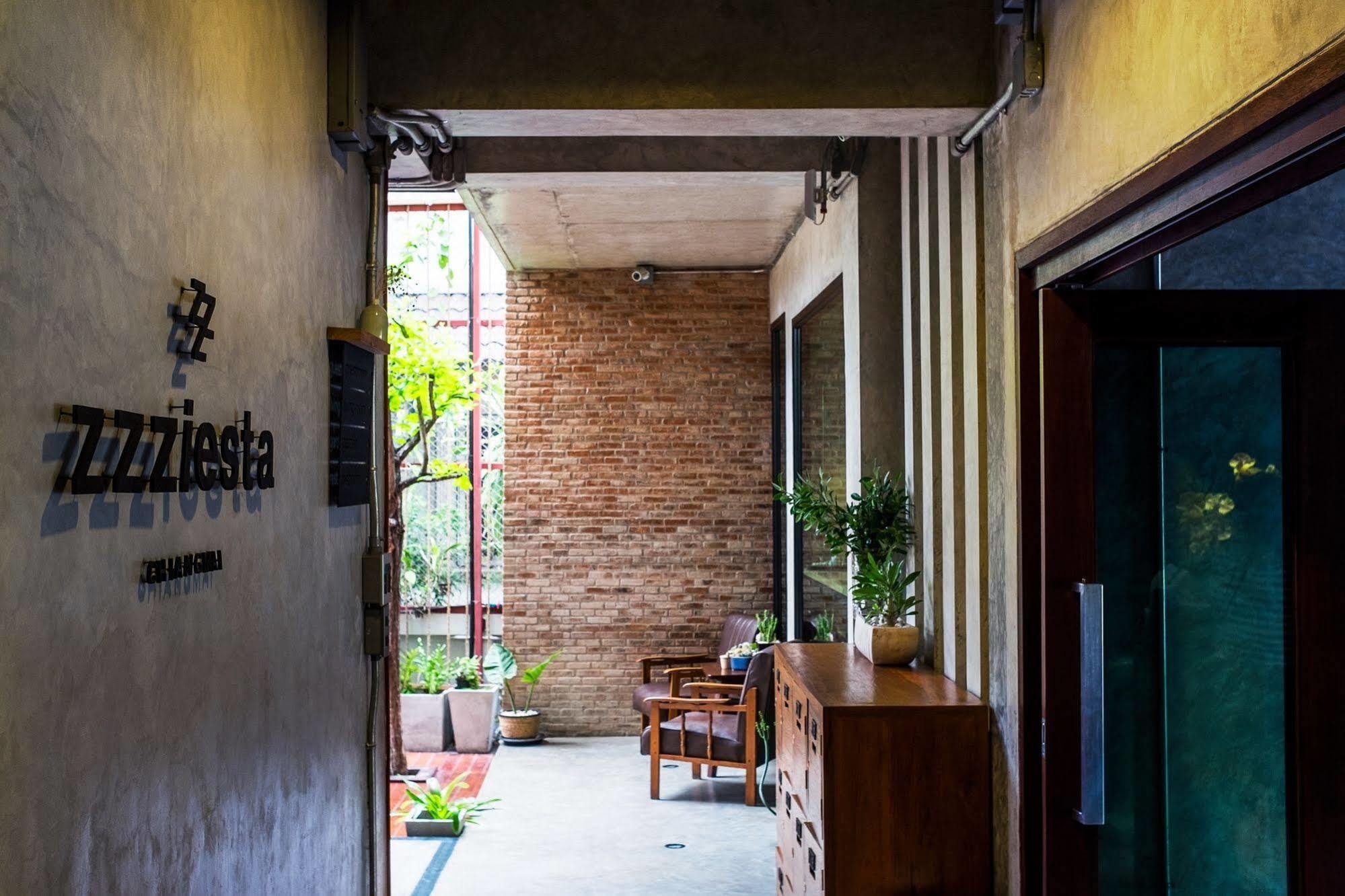 Zzziesta Chiang Mai Acomodação com café da manhã Exterior foto