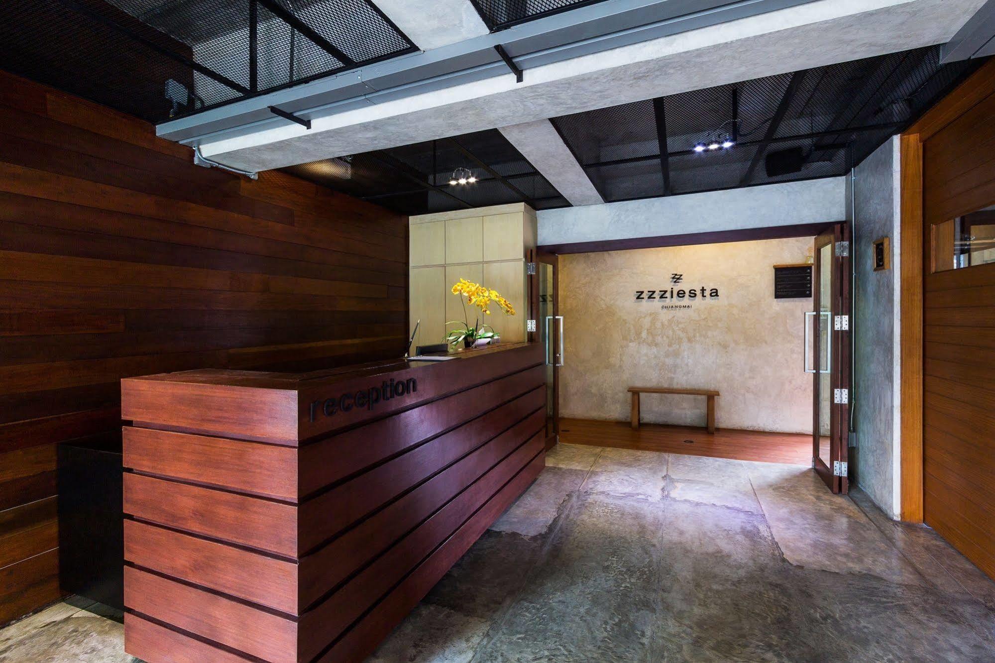 Zzziesta Chiang Mai Acomodação com café da manhã Exterior foto